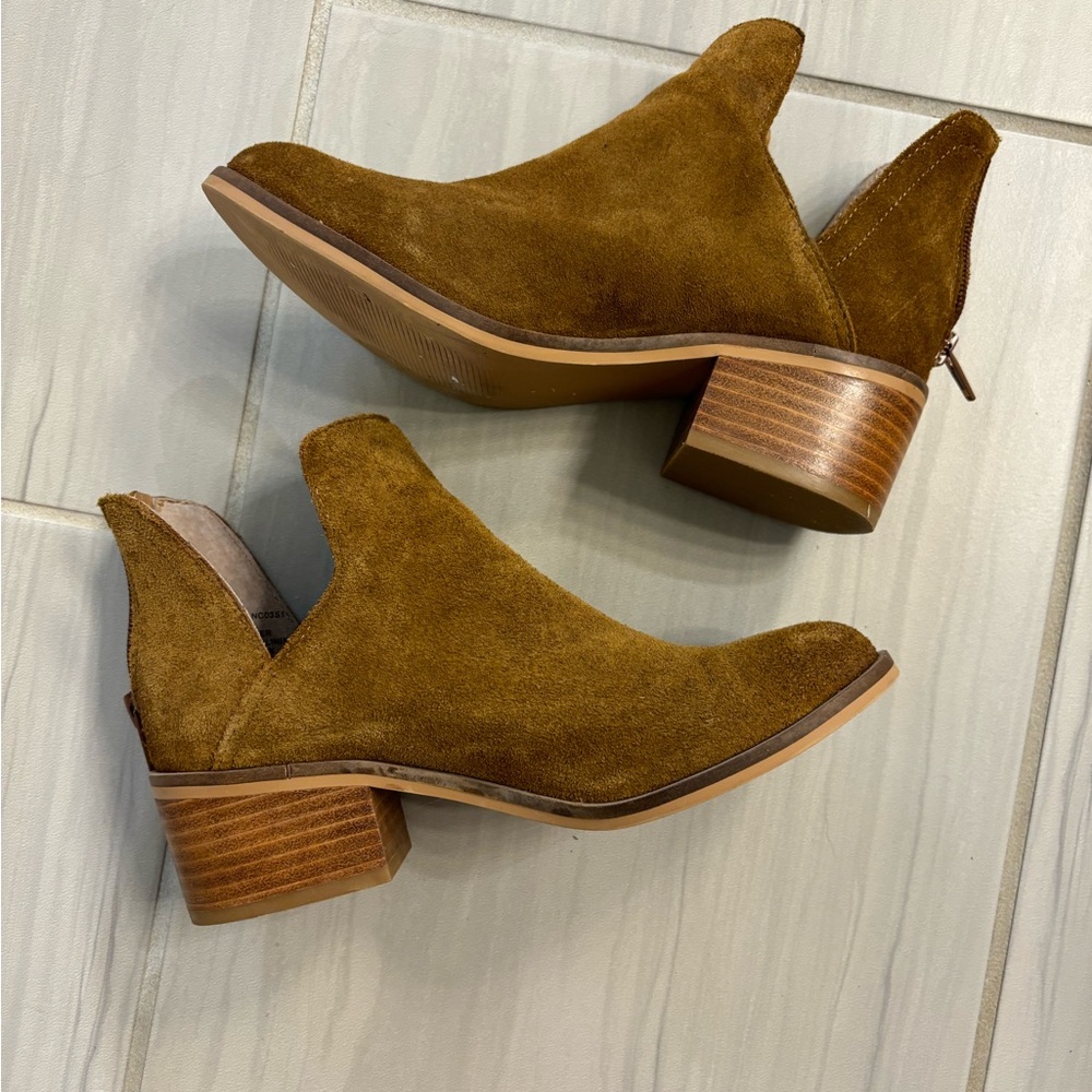 Steve Madden suede bootie